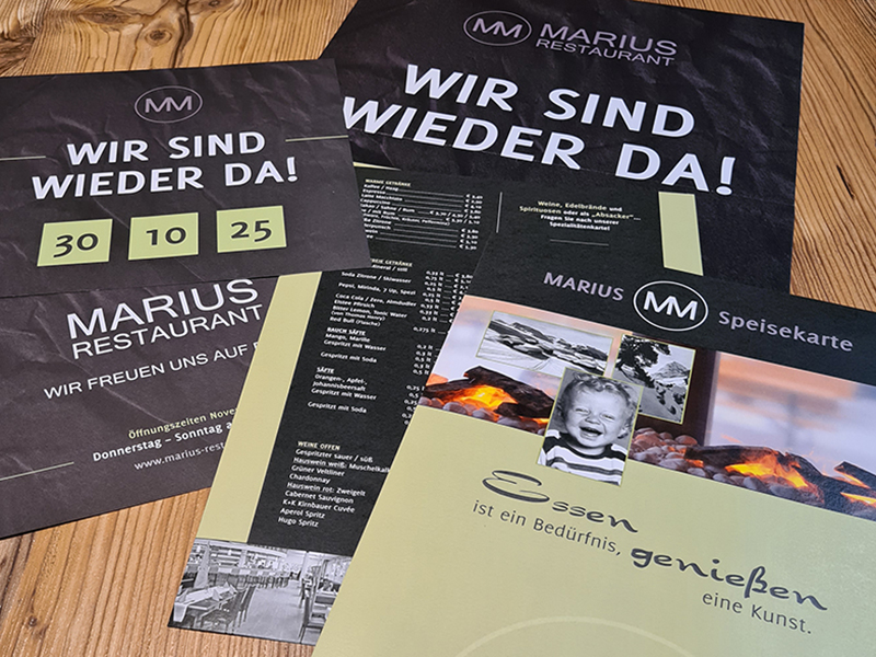 Gestaltete Speisekarten und Wiedereröffnungsplakate für das Marius Restaurant
